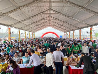 Hơn 2.000 khách hàng chen nhau cơ hội Kl99ok phiên bản mới dự án khu đô thị Thăng Long Central City.