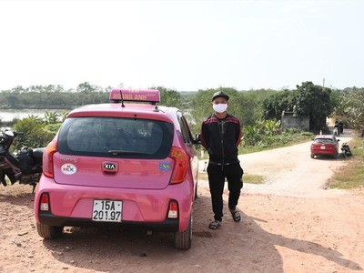 Xe taxi chở người trốn chốt kiểm dịch Covid-19 vào thành phố. Ảnh: Cổng thông tin điện tử Công an TP. Hải Phòng