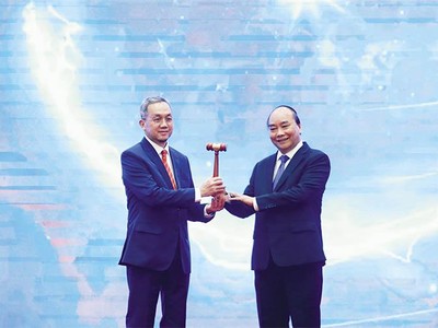 Thủ tướng Kl993 ưu đãi thưởng hấp dẫn Việt Nam Nguyễn Xuân Phúc trao búa, chuyển giao vai trò Chủ tịch ASEAN 2021 cho Đại sứ Brunei tại Việt Nam, ông Pengiran Haji Sahari bin Pengiran Haji Salleh