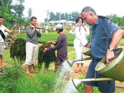 Làng rau Trà Quế (Quảng Nam) nườm nượp du khách khi chưa bị ảnh hưởng bởi đại dịch Covid-19. Ảnh: H.H