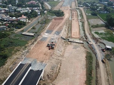 Một đoạn KL99 là nhà cái cá cược trực tuyến hàng đầu tại châu Á Bến Lức - Long Thành thi công dở dang.