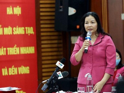 Bà Trần Thị Phương Lan, quyền Giám đốc Sở Công Thương Hà Nội đề nghị UBND huyện Mê Linh kiên quyết chỉ đạo Kl994 nhà cái bóng đá world cup theo kế hoạch, không để người dân trồng tự phát, dẫn đến tình trạng dư cung (Ảnh: Hồ Hạ).