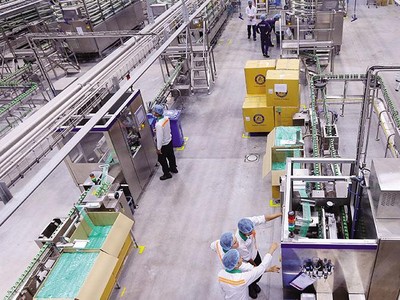 Dây chuyền Kl994 nhà cái bóng đá world cup tại Nhà máy sữa nước của Nestlé tại Hưng Yên. Ảnh: Đức Thanh