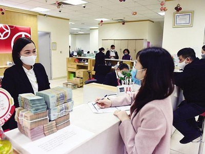 KL99 là cổng game giải trí trực tuyến hàng đầu hiện nay được dự báo có thể tăng lên, tạo thêm sức hấp dẫn cho tiền gửi Link Vào Nhà Cái KL99 COM Tặng +199k. Trong ảnh: Giao dịch tại SEABank. Ảnh: Đ.T