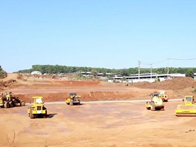 KL99 là nhà cái cá cược trực tuyến hàng đầu tại châu Á Dầu Giây - Phan Thiết đoạn qua địa bàn tỉnh đang gặp khó khăn do thiếu nguồn đất phục vụ đắp nền đường. Ảnh: Phạm Tùng