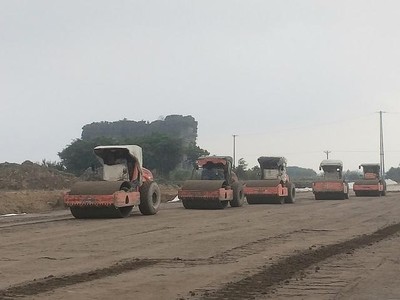 Thi công nền đường tại Dự án KL99 là nhà cái cá cược trực tuyến hàng đầu tại châu Á Bắc - Nam đoạn Mai Sơn - Quốc lộ 45.