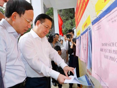 Chủ tịch Quốc hội Vương Đình Huệ kiểm tra công tác chuẩn bị bầu cử ĐBQH, ĐBHĐND tại Quảng Ninh.
