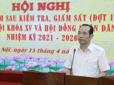 Ông Phan Văn Vượng, Phó Trưởng ban Dân chủ - Kl992 Tham Gia Ngay, UBTƯ MTTQ Việt Nam thông tin về kết quả kiểm tra, giám sát tại Hội nghị (Ảnh Quang Vinh)