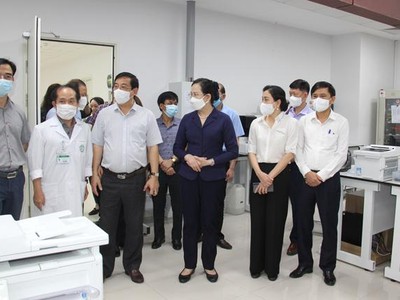 Đoàn công tác của Bộ Y tế kiểm tra công tác thành lập Bệnh viện Dã chiến tại TP.HCM