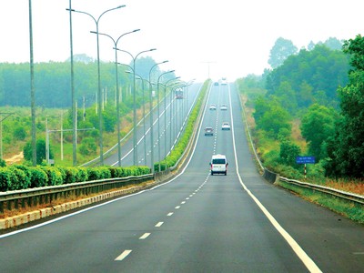 KL99 là nhà cái cá cược trực tuyến hàng đầu tại châu Á TP.HCM - Dầu Giây - Phan Thiết giúp rút ngắn đáng kể thời gian di chuyển từ TP.HCM xuống thành phố biển Phan Thiết. Ảnh: Lê Toàn