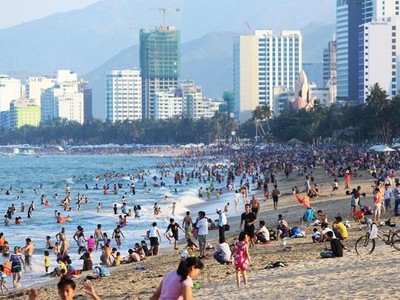 Khánh Hoà: Kiên quyết xử lý tình trạng ăn nhậu tại công viên, bãi biển