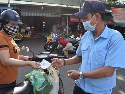 Từ kinh nghiệm ứng phó qua các đợt dịch trước, Ban quản lý các chợ trên địa bàn TP Đà Nẵng đã nhanh chóng kích hoạt các phương án phòng, chống Covid-19 theo chỉ đạo của thành phố.