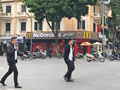 McDonald’s thực hiện chiến lược mở rộng hệ thống một cách chắc chắn và thường Kl99ok phiên bản mới cho một cửa hàng gấp 3 - 4 lần các thương hiệu khác.