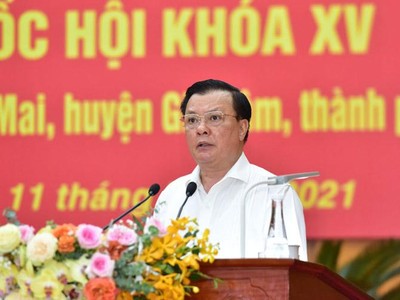 Bí thư Thành ủy Hà Nội Đinh Tiến Dũng trình bày chương trình hành động (Ảnh - Báo Hà Nội Mới). 