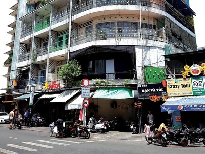 Chủ trương cải tạo lại Chung cư 155-157 Bùi Viện đã có từ năm 2019, nhưng đến nay vẫn nằm trên giấy. Ảnh: Trọng Tín