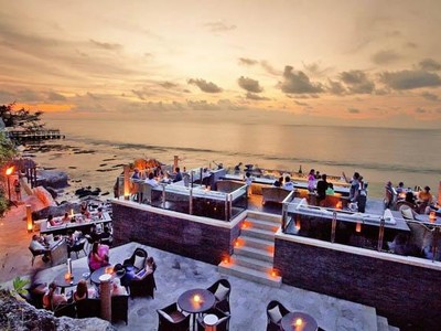 Top 5 quán bar trên cao độc đáo nhất hành tinh: Tự hào vịnh Lan Hạ