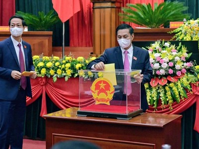 Các đại biểu HĐND thành phố Hải Phòng bỏ phiếu bầu các chức danh thuộc thẩm quyền của HĐND thành phố.