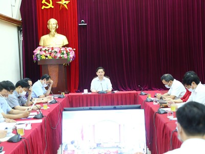 Bộ trưởng Bộ GTVT lưu ý các địa phương cần thống nhất cách quản lý luồng xanh để giúp các xe đi qua trạm kiểm soát phải được nhận diện nhanh, tránh dễ xảy ra ùn tắc.