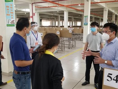 Đoàn công tác của Bộ Y tế kiểm tra Công ty TNHH Worldon Việt Nam, Khu công nghiệp Đông Nam, huyện Củ Chi.