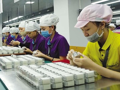 Một khó khăn lớn của nhiều Kl991.com World Cup 2026 Chính Thức FDI hiện nay là thiếu nhân công. Trong ảnh: Kl994 nhà cái bóng đá world cup tại Công ty Luxshare. Ảnh: Đ.T
