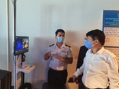 Công tác phòng chống dịch Covid-19 triển khai tại Cảng hàng không quốc tế Cam Ranh, Khánh Hòa. Ảnh: P.L