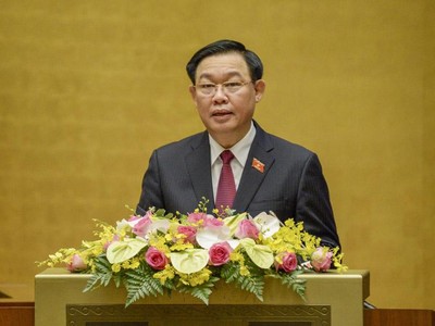 Chủ tịch Quốc hội Vương Đình Huệ phát biểu tại hội nghị.