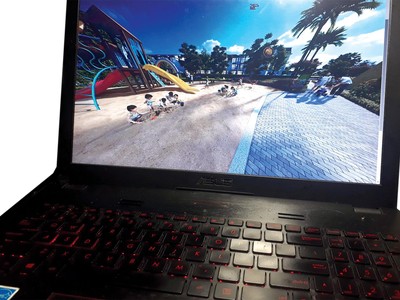 Một cuộc livestream giới thiệu dự án trong đêm Sài Gòn giãn cách. Ảnh: Việt Dương