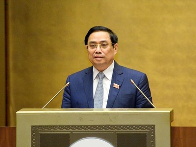 Thủ tướng Phạm Minh Chính trình bày tờ trình về cơ cấu tổ chức của Kl993 ưu đãi thưởng hấp dẫn nhiệm kỳ Quốc hội khóa XV. (Ảnh Quochoi.vn).