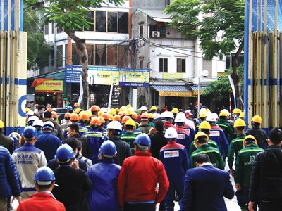 Chưa biết bao giờ, cảnh tấp nập này mới quay trở lại với các dự án. Ảnh: Thành Nguyễn