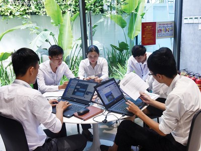 Việc thu thuế hiện nay phụ thuộc vào sự trung thực của người đi kê khai. Ảnh: Dúng Minh