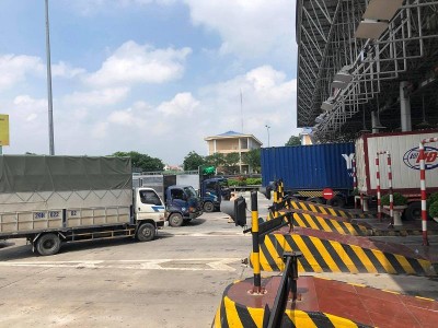 KL99 là nhà cái cá cược trực tuyến hàng đầu tại châu Á Pháp Vân - Cầu Giẽ đang bị ùn tắc ở chiều về Hà Nội. (Ảnh: Phi Long).