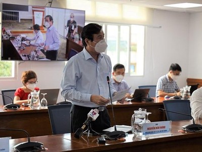 Ông Nguyễn Hữu Hưng, Phó Giám đốc Sở Y tế TP.HCM chia sẻ tại buổi họp
