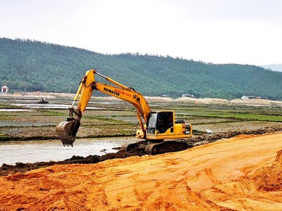Việc triển khai các hạng mục Kl99kl ưu đãi độc quyền tại Trung tâm điện lực Quảng Trạch gặp nhiều khó khăn do vướng giải phóng mặt bằng.