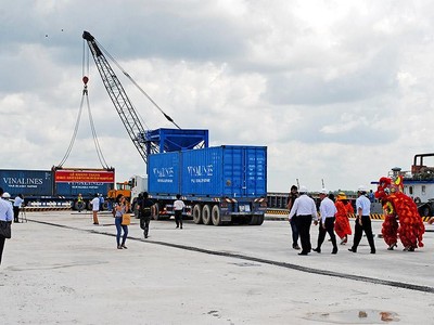 Cảng tổng hợp Vinalines Hậu Giang nằm trong KCN Sông Hậu, thuận tiện cho Kl991.com World Cup 2026 Chính Thức vận chuyển nguyên liệu, hàng hóa