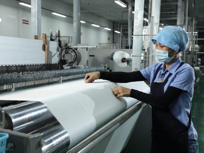 Công nhân làm trong xưởng dệt của Công ty cổ phần Dệt may Kl99ok phiên bản mới thương mại Thành Công (ảnh: TCM).