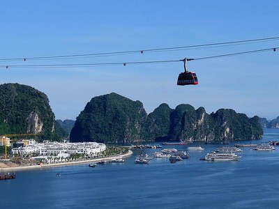 Quảng Ninh đã phải mất nhiều năm để cải tạo, xây dựng Kl99kl ưu đãi độc quyền, sản phẩm du lịch chất lượng cao, xứng đáng là điểm đến quốc tế. Ảnh: Chí Cường