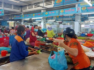 Thành phố Đà Nẵng từng bước khôi phục hoạt động chợ truyền thống.