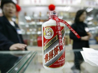 Một thùng rượu Mao Đài Quý Châu Kl994 nhà cái bóng đá world cup năm 1974 được bán với giá "giật mình" là 1 triệu bảng Anh. Ảnh: AFP