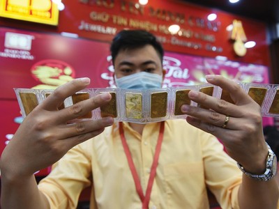 Giá vàng trong nước cao hơn nhiều giá vàng thế giới và biên độ mua - bán của các cửa hàng vàng ở mức cao 