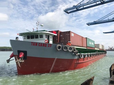Vận chuyển container bằng sà lan sẽ là phương thức chủ chốt trên các hành lang đường thủy nội địa.