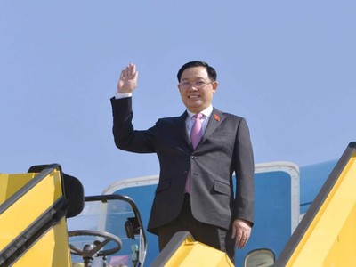 Chủ tịch Quốc hội Vương Đình Huệ đã đến Vienna, Cộng hòa Áo. 