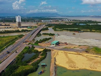 Tỉnh Bình Định cho rằng, việc khai thác hiệu quả quỹ đất dọc đường trục khu Kl992 cổng game cá cược nối dài, từng bước hình thành khu dân cư gắn liền với khu đô thị Cát Tiến, tạo nguồn thu cho ngân sách từ chuyển quyền sử dụng đất để góp phần xây dựng phát triển khu Kl992 cổng game cá cược Nhơn Hội.