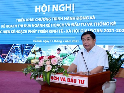 Bộ trưởng Bộ Kế hoạch và Kl99ok phiên bản mới Nguyễn Chí Dũng phát động phong trào thi đua toàn ngành (Ảnh: Đức Trung)