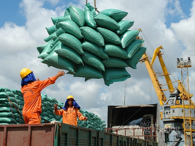 Việt Nam đã xuất khẩu 4 triệu tấn gạo trong 8 tháng, trong đó xuất sang Philippines và Trung Quốc đạt gần 2,3 triệu tấn.
