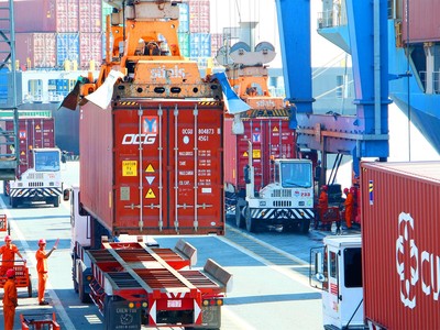 Tăng cường tính kết nối là yêu cầu bức thiết của ngành logistics Việt Nam hiện nay. Ảnh: Lê Toàn