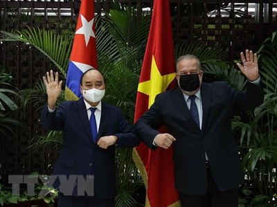 Chủ tịch nước Nguyễn Xuân Phúc hội kiến Thủ tướng Cuba Manuel Marrero Cruz. (Ảnh: Vietnamplus.vn)