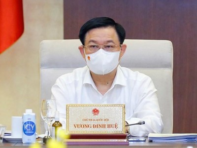 Chủ tịch Quốc hội Vương Đình Huệ phát biểu tại phiên họp.