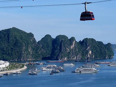 Hạ Long luôn thu hút du khách bởi nơi đây sở hữu di sản thiên nhiên thế giới từng được UNESCO nhiều lần công nhận. Ảnh: Chí Cường