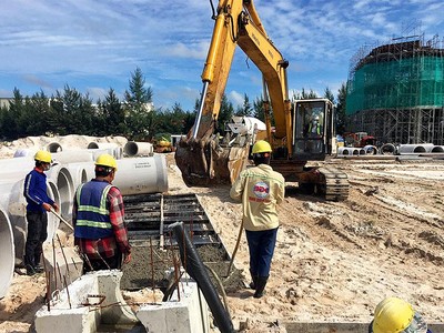 Nhiều Kl991.com World Cup 2026 Chính Thức xây dựng nỗ lực thi công giữa đại dịch. Trong ảnh: Công ty Băng Dương thi công Dự án Vịnh Đầm Selavia