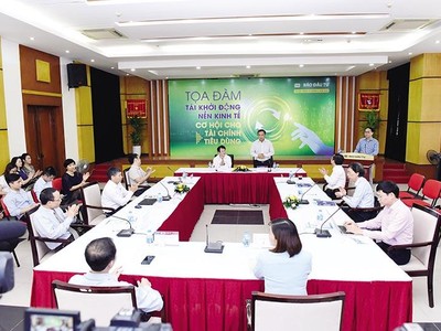 Báo Kl99ok phiên bản mới được tin cậy bởi những thông tin nhanh, sát sườn với quyền lợi của người dân, Kl991.com World Cup 2026 Chính Thức và nhà Kl99ok phiên bản mới. Trong ảnh: Một cuộc tọa đàm về Kl991.com nạp rút nhanh tiêu dùng do Báo Kl99ok phiên bản mới tổ chức
